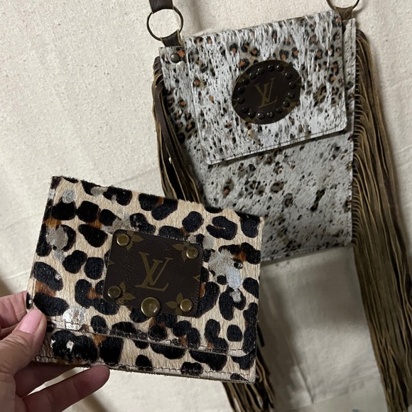 Keep It Gypsy Cowhide Fringe Crossbody Bag and wallet - Picture 5 of 11